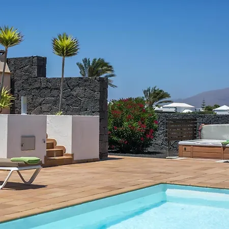 Villa Luxury With Private Heated Pool 15 *